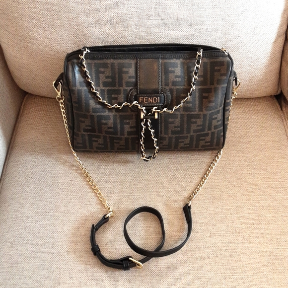 Fendi zucca crossbody or shoulder bag with detachable and adjustable strap. - Picture 2 of 16